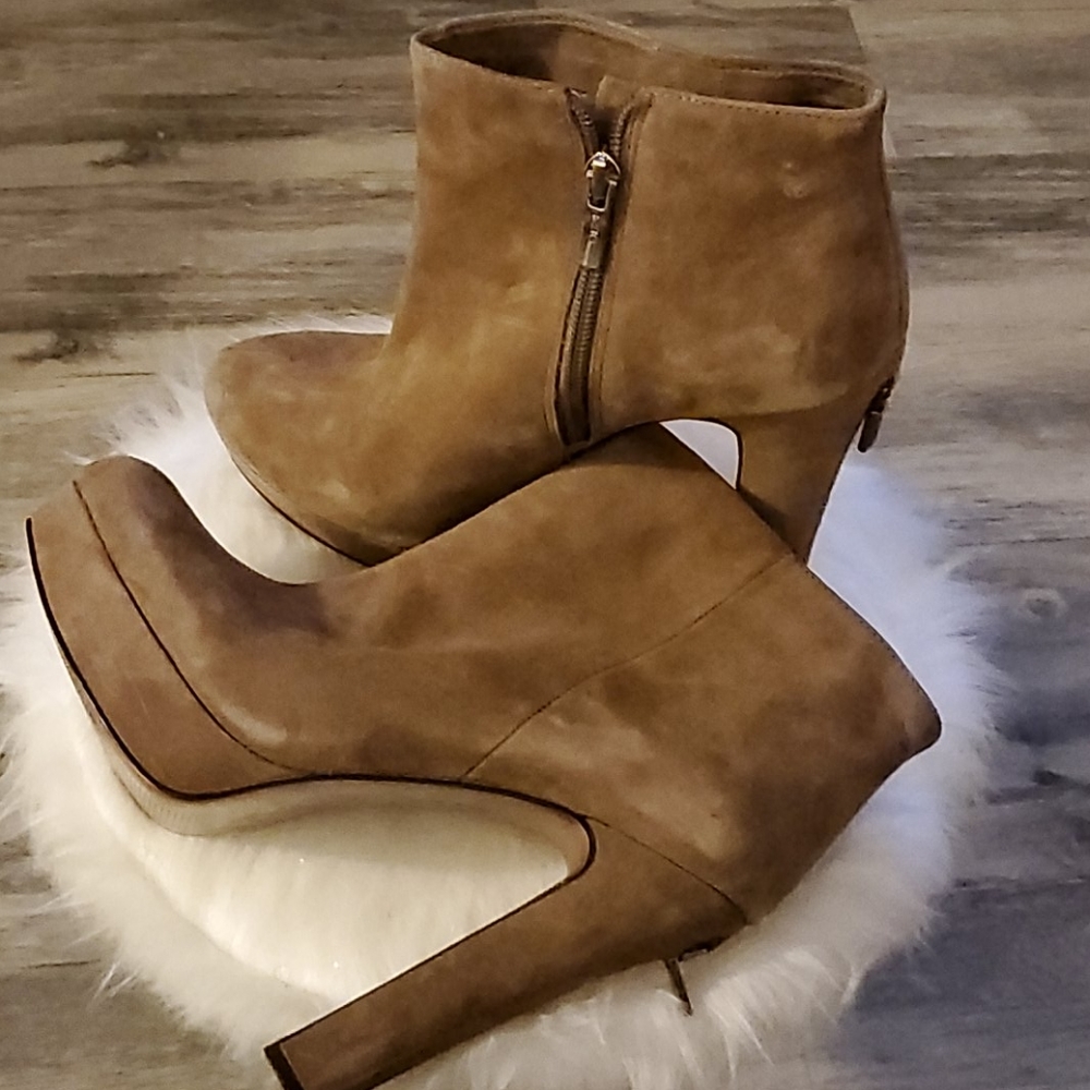 Shoes - Picture 4 of 7